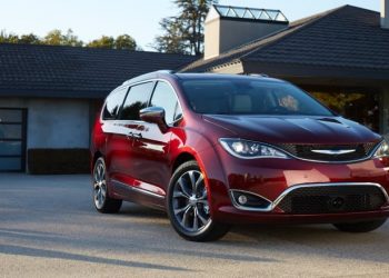 Bezwypadkowy Chrysler Pacifica z USA