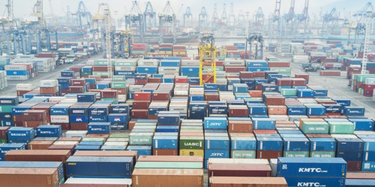 Ile trwa odprawa celna samochodu